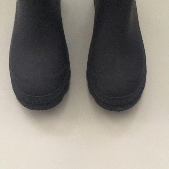 Dark Blue Rain-boots. - Picture 2 of 3
